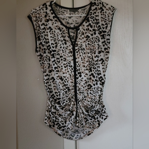 Vince Camuto Sleeveless Animal Print Ruched Blouse with Keyhole - Picture 3 of 8